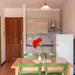 Glorious Le Pavoncelle 1 Bedroom Sleeps 4 A Child Bed Possible *