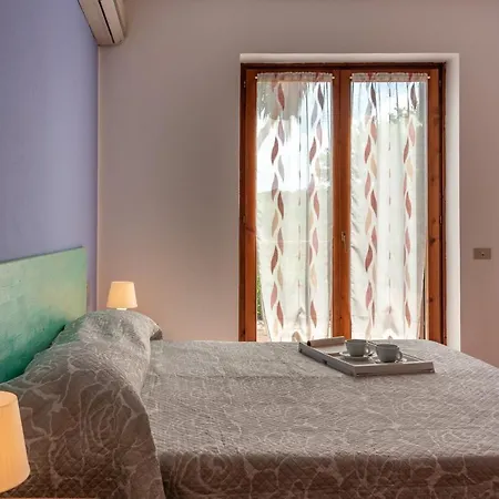 Glorious Le Pavoncelle 1 Bedroom Sleeps 4 A Child Bed Possible سانتا تيريزا غالّورا