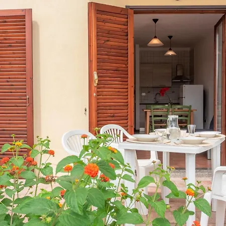 Apartment Glorious Le Pavoncelle 1 Bedroom Sleeps 4 A Child Bed Possible Santa Teresa Gallura